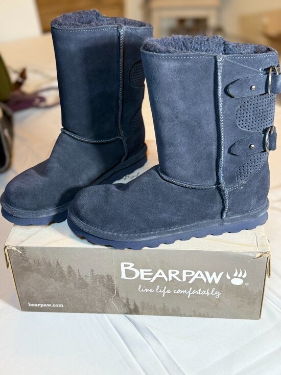 Bearpaw Shoes - Bearpaw Navy Twin Buckled Clara Boots with Fuzzy Lining. New in Box Women's 10